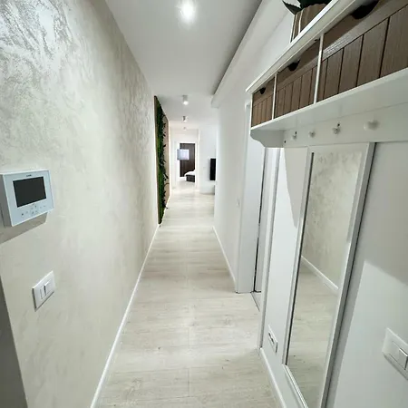 Ava Towers Accommodation 1-2 Bdm By Gap With Parking Suceava Exterior photo