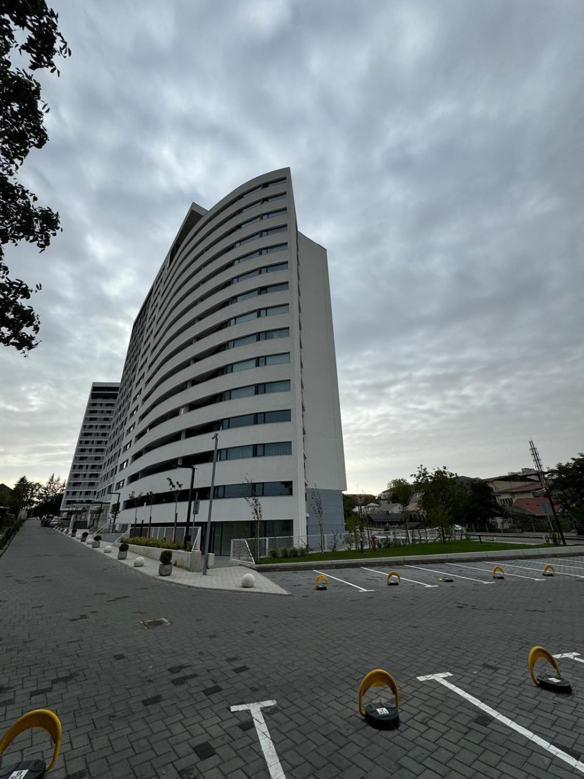 Ava Towers 1-2 Bdm By Gap With Parking Apartment Suceava