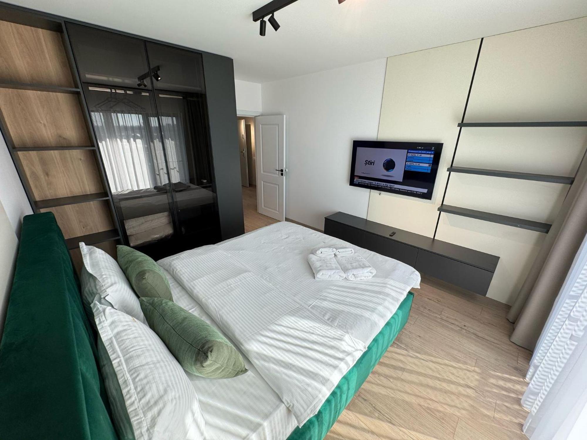 Ava Towers 1-2 Bdm By Gap With Parking Apartment *
